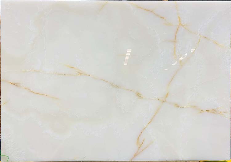 32i white onyx.jpg